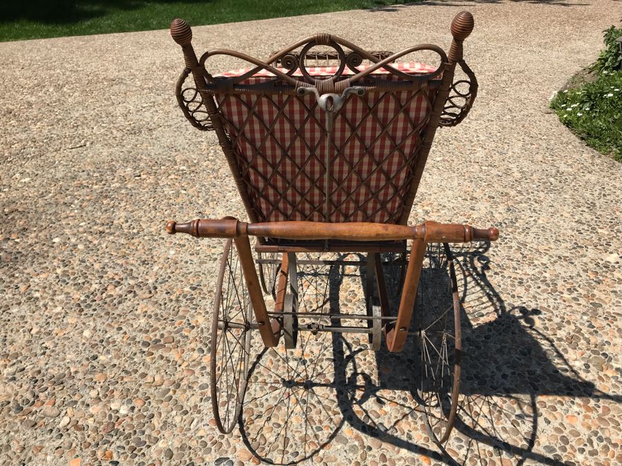 Antique Victorian Wicker Pram Baby Carriage Stroller With Metal Wheels 44'H X 24'W X 60'L [Photo 4]
