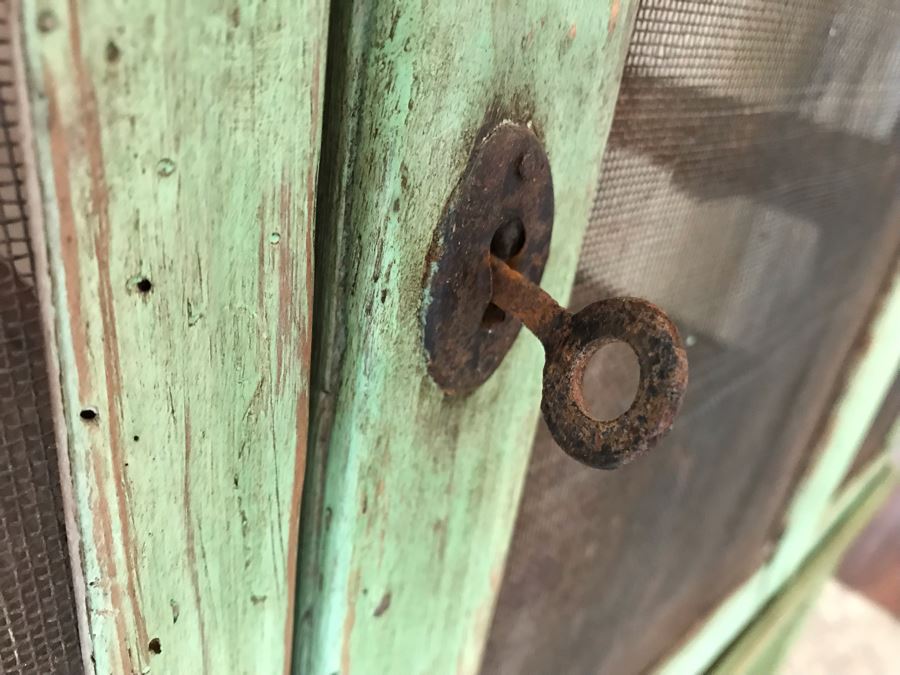 Shabby Chic Vintage Chicken Coop Birdcage Cabinet With Lower Table And Lockable Door Light Lime Green 64'H X 34'W X 16.5'D [Photo 6]