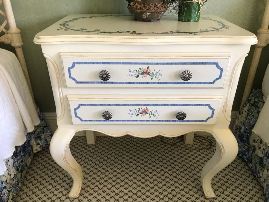 Pair Of Hand Painted Nightstands Tables With Pair Of Faux Ivy Table Lamps 28'W X 18'D X 30'H [Photo 3]