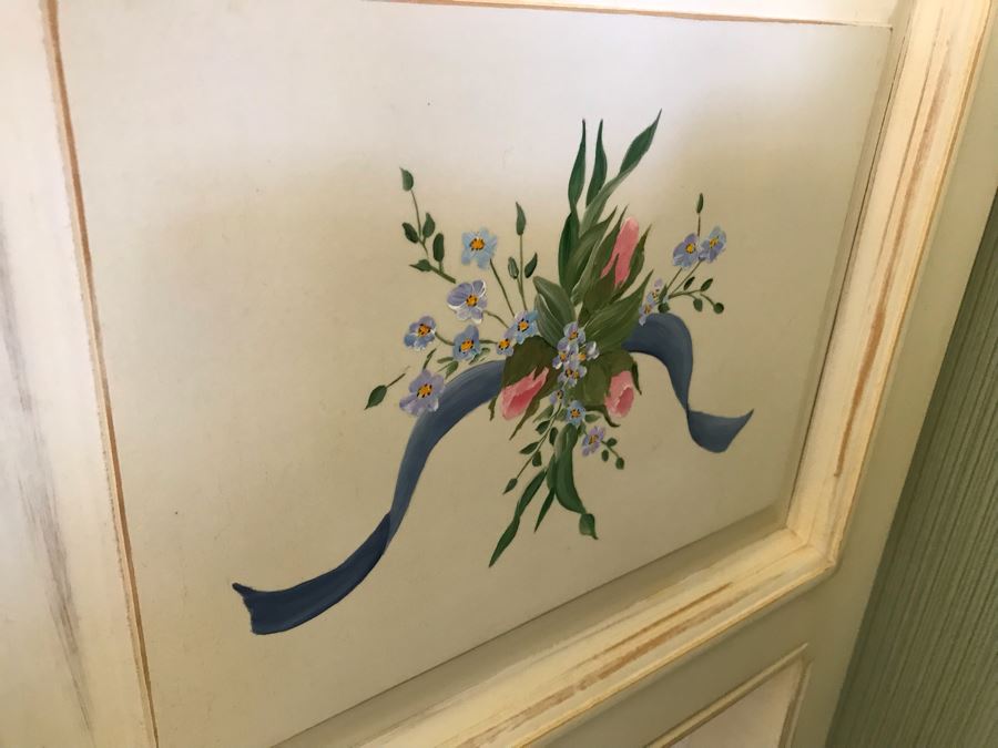 Pair Of Hand Painted Nightstands Tables With Pair Of Faux Ivy Table Lamps 28'W X 18'D X 30'H [Photo 8]