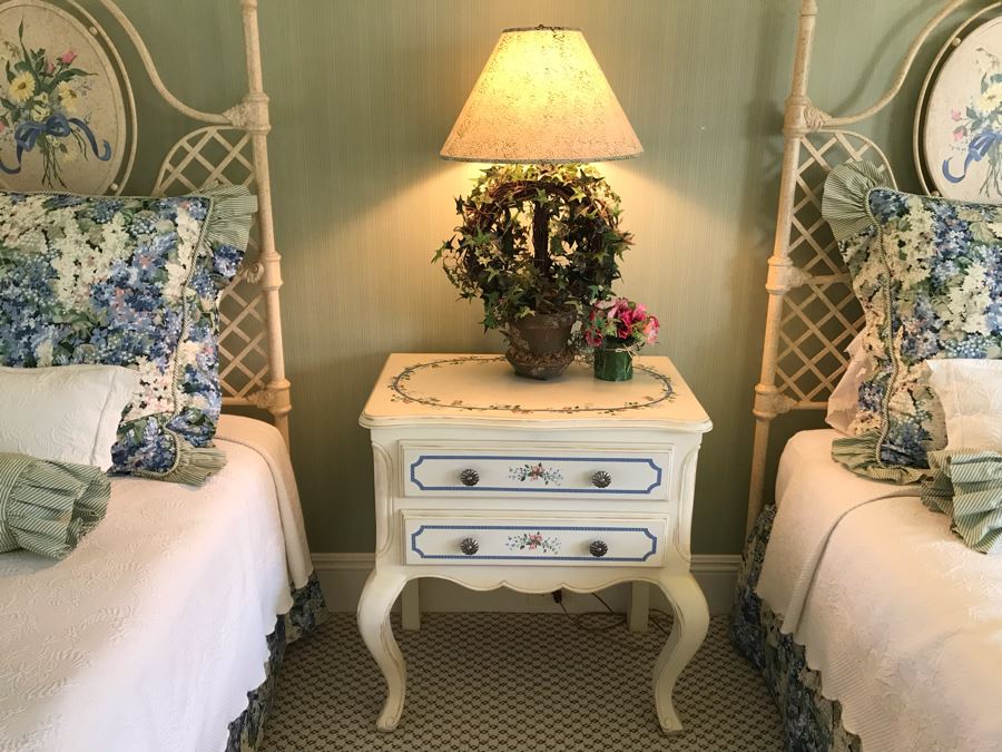 Pair Of Hand Painted Nightstands Tables With Pair Of Faux Ivy Table Lamps 28'W X 18'D X 30'H [Photo 14]