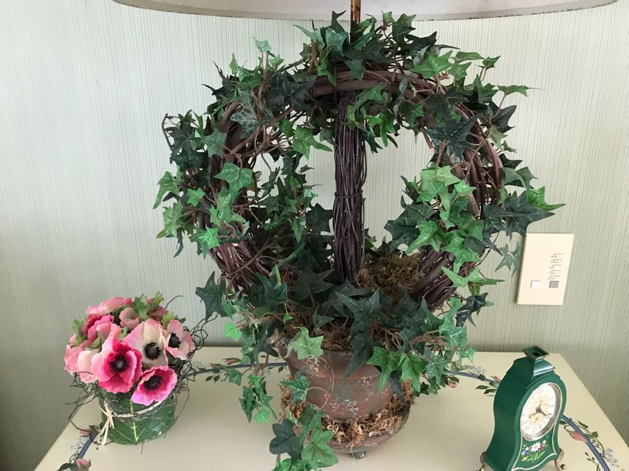 Pair Of Hand Painted Nightstands Tables With Pair Of Faux Ivy Table Lamps 28'W X 18'D X 30'H [Photo 13]