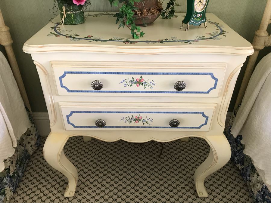 Pair Of Hand Painted Nightstands Tables With Pair Of Faux Ivy Table Lamps 28'W X 18'D X 30'H [Photo 9]