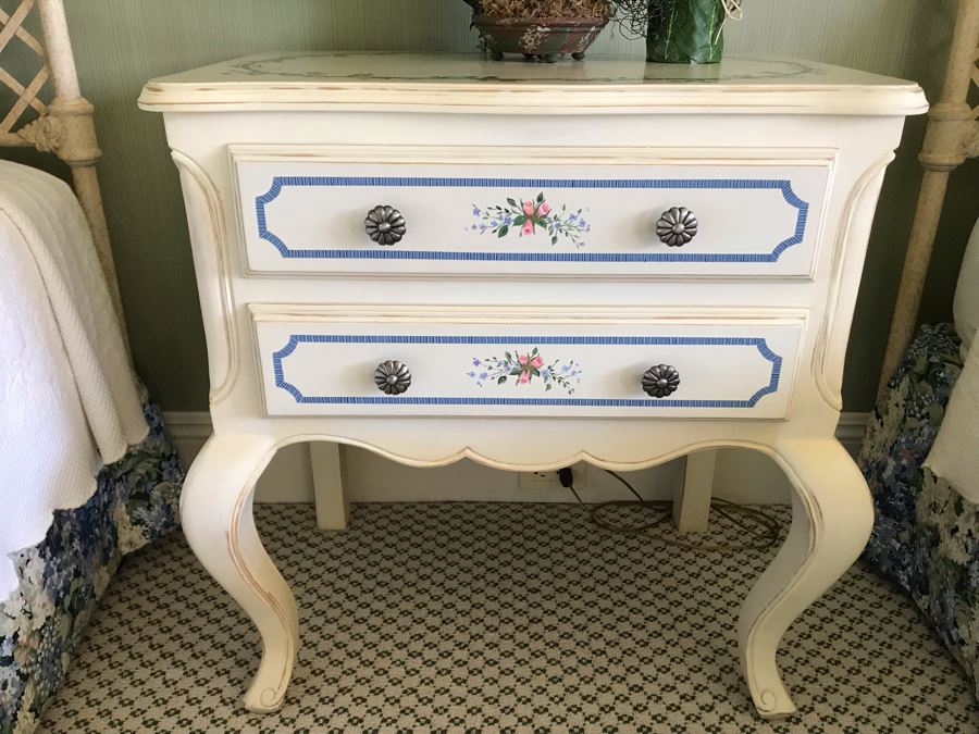 Pair Of Hand Painted Nightstands Tables With Pair Of Faux Ivy Table Lamps 28'W X 18'D X 30'H [Photo 4]