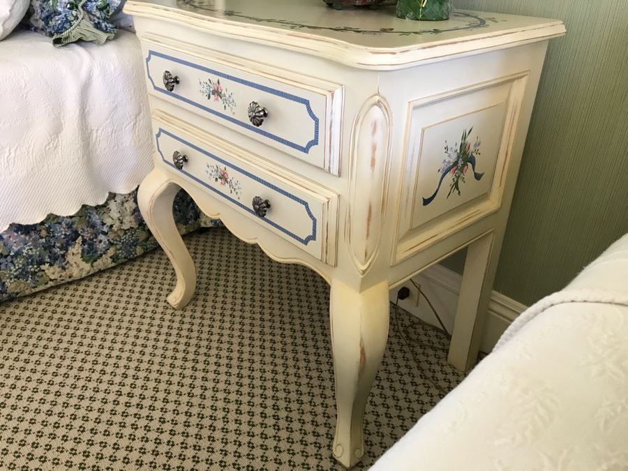 Pair Of Hand Painted Nightstands Tables With Pair Of Faux Ivy Table Lamps 28'W X 18'D X 30'H [Photo 7]