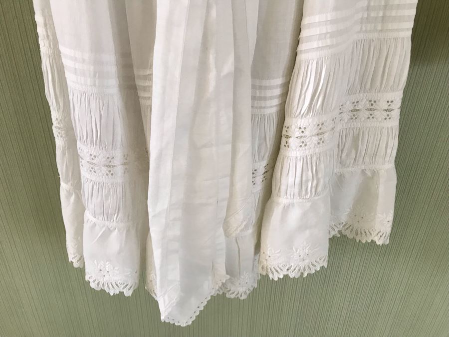 Pair Of Vintage Young Girls White Cotton Dresses With Vintage Wooden Hangers [Photo 24]