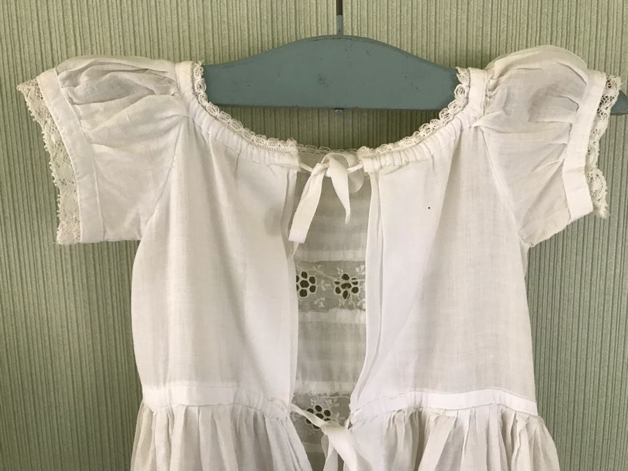 Pair Of Vintage Young Girls White Cotton Dresses With Vintage Wooden Hangers [Photo 18]