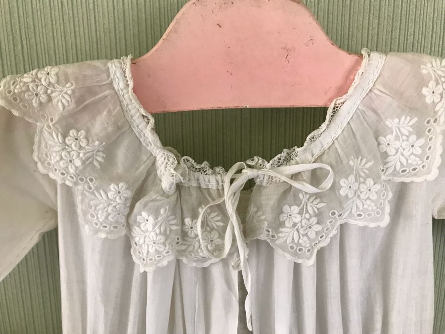 Pair Of Vintage Young Girls White Cotton Dresses With Vintage Wooden Hangers [Photo 15]