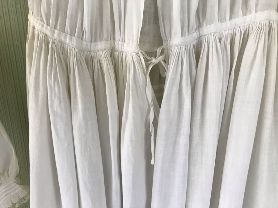 Pair Of Vintage Young Girls White Cotton Dresses With Vintage Wooden Hangers [Photo 16]