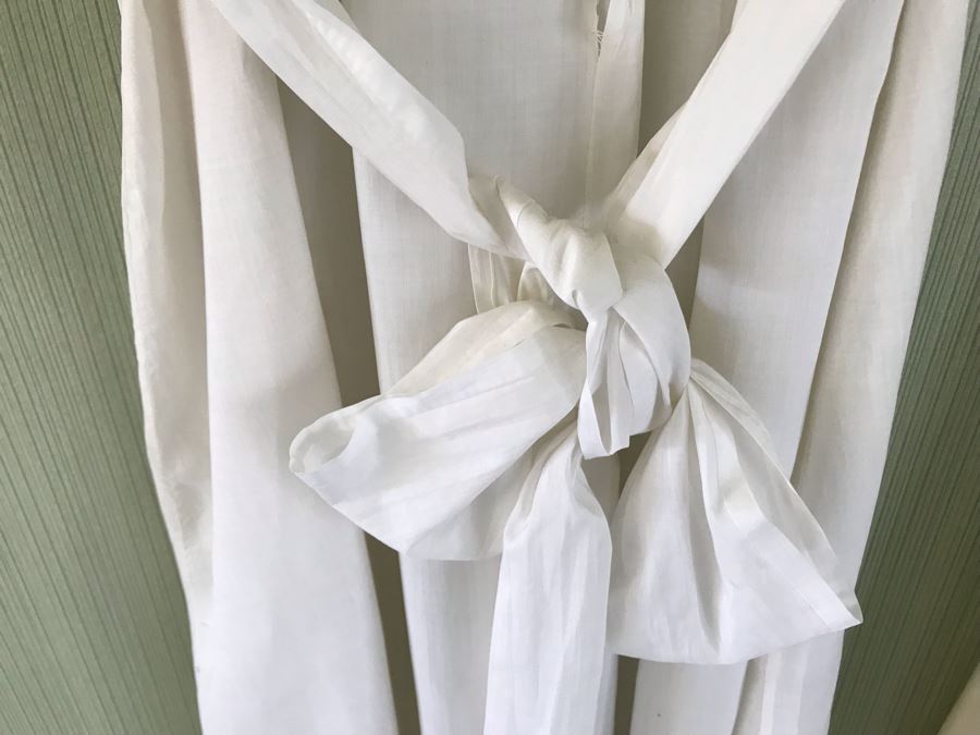 Pair Of Vintage Young Girls White Cotton Dresses With Vintage Wooden Hangers [Photo 20]