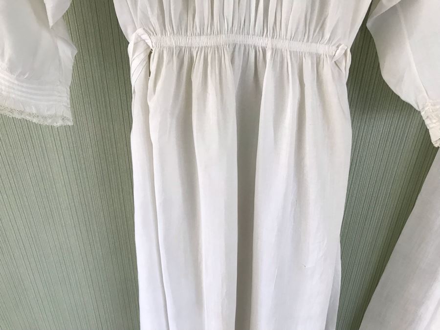 Pair Of Vintage Young Girls White Cotton Dresses With Vintage Wooden Hangers [Photo 11]