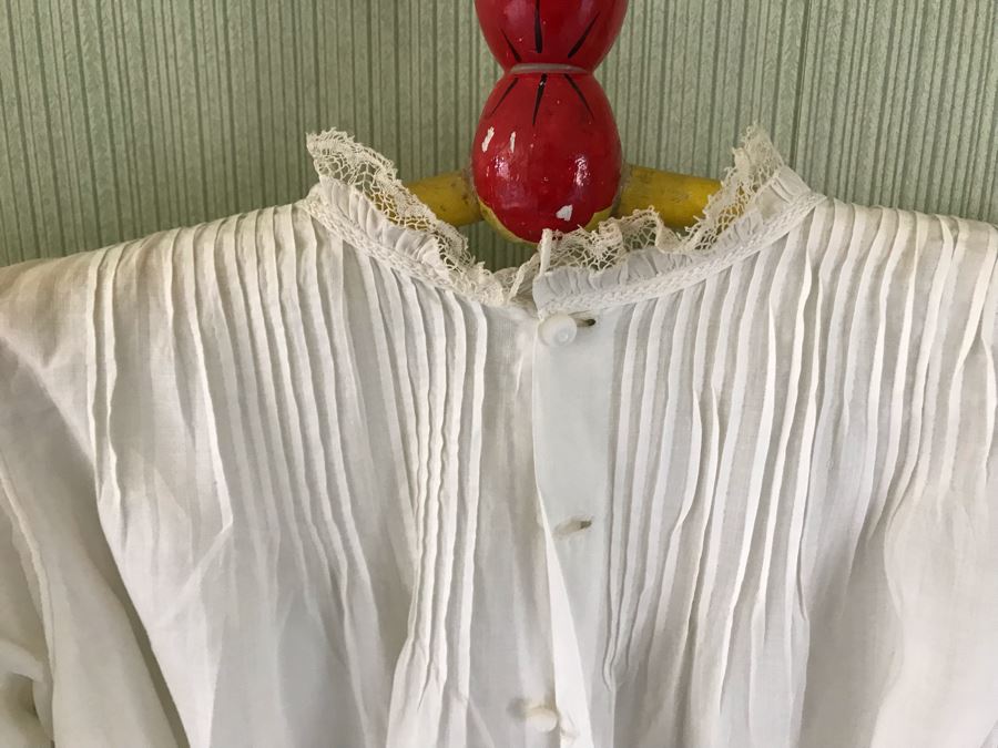 Pair Of Vintage Young Girls White Cotton Dresses With Vintage Wooden Hangers [Photo 19]