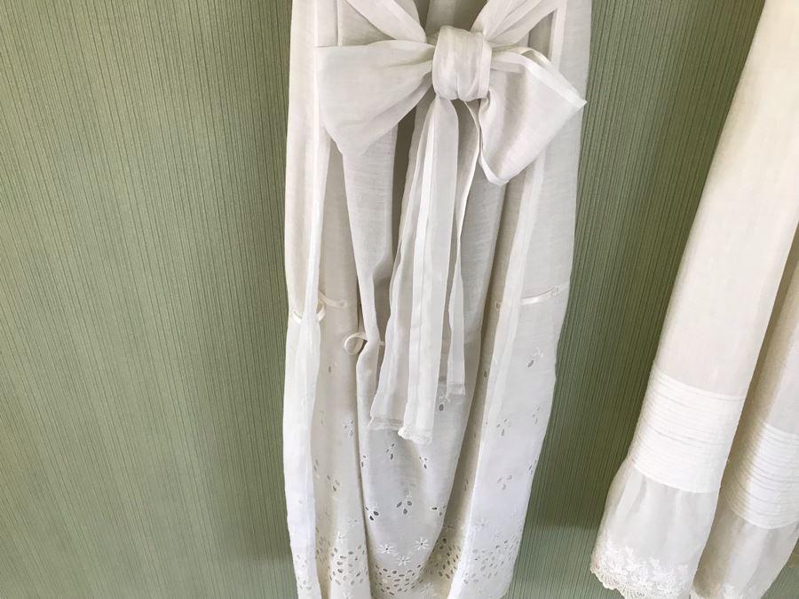 Pair Of Vintage Young Girls White Cotton Dresses With Vintage Wooden Hangers [Photo 16]