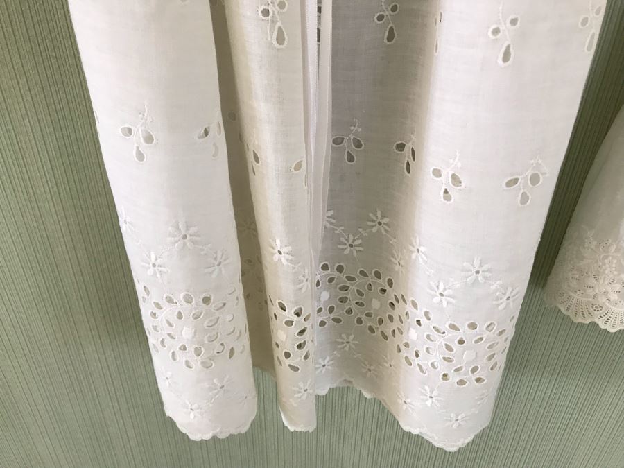 Pair Of Vintage Young Girls White Cotton Dresses With Vintage Wooden Hangers [Photo 11]