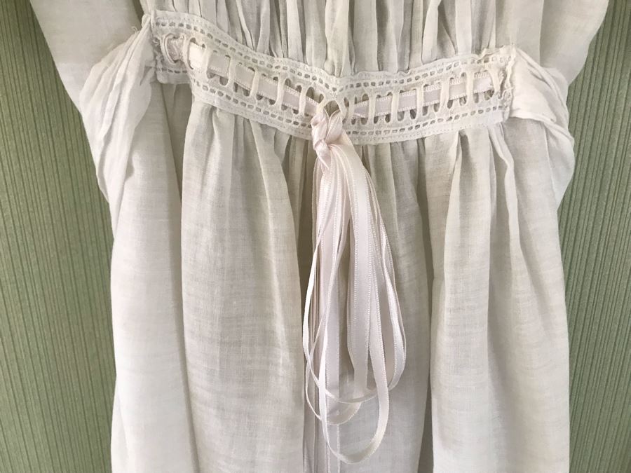 Pair Of Vintage Young Girls White Cotton Dresses With Vintage Wooden Hangers [Photo 10]