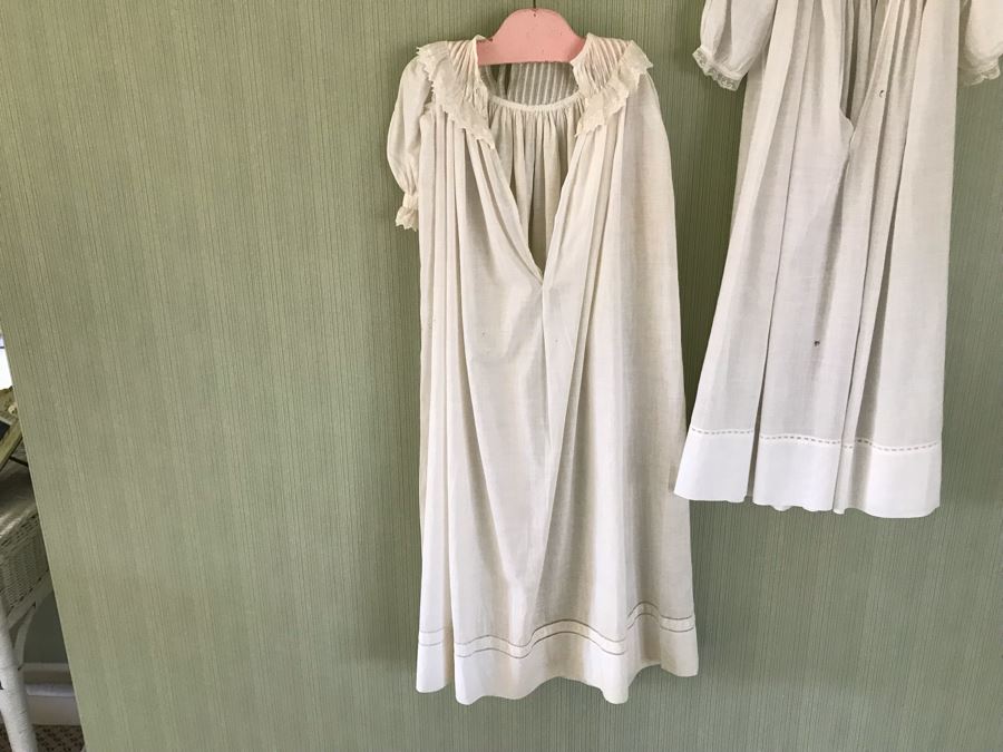 Pair Of Vintage Young Girls White Cotton Dresses With Vintage Wooden Hangers [Photo 15]