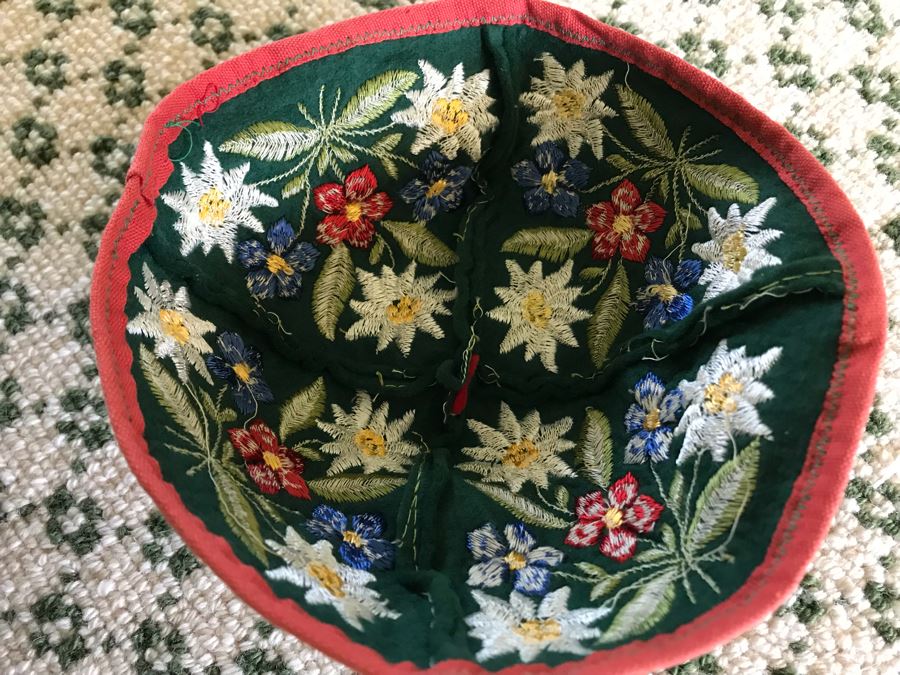 Pair Of Vintage Swiss Embroidered Floral Velvet Kids Hats [Photo 10]