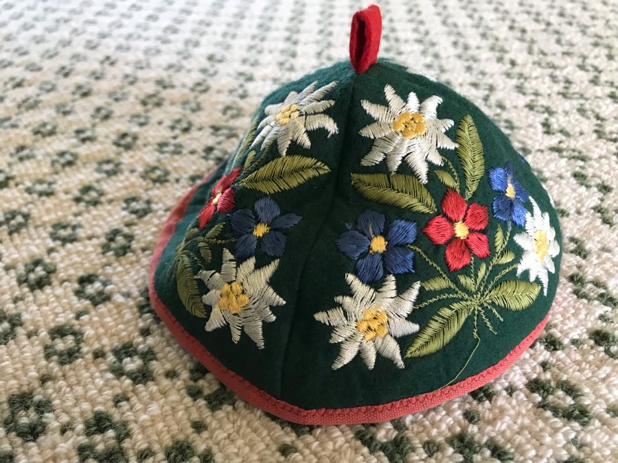 Pair Of Vintage Swiss Embroidered Floral Velvet Kids Hats [Photo 9]