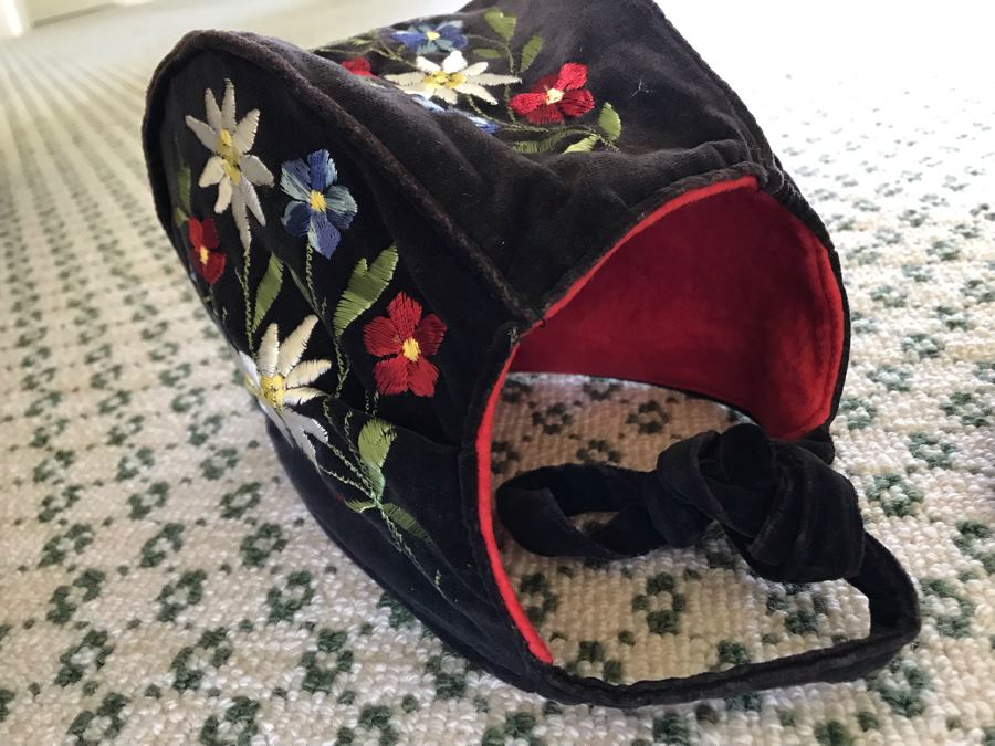 Pair Of Vintage Swiss Embroidered Floral Velvet Kids Hats [Photo 7]