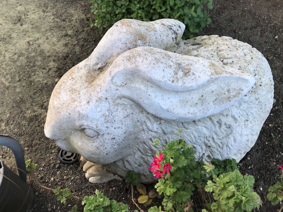 Large Garden Statuary Sculpture Of Bunny Rabbit 36'L [Photo 8]