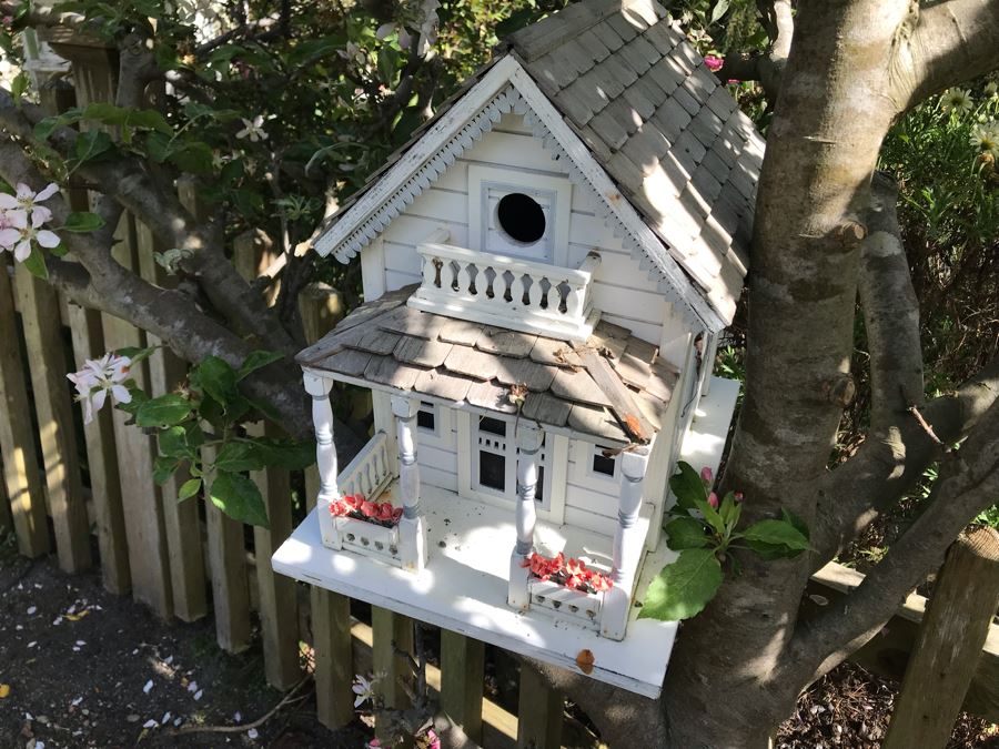 Vintage Wooden Victorian Style Birdhouse 14'H [Photo 4]