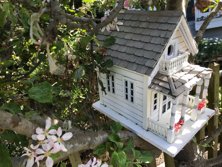 Vintage Wooden Victorian Style Birdhouse 14'H [Photo 2]