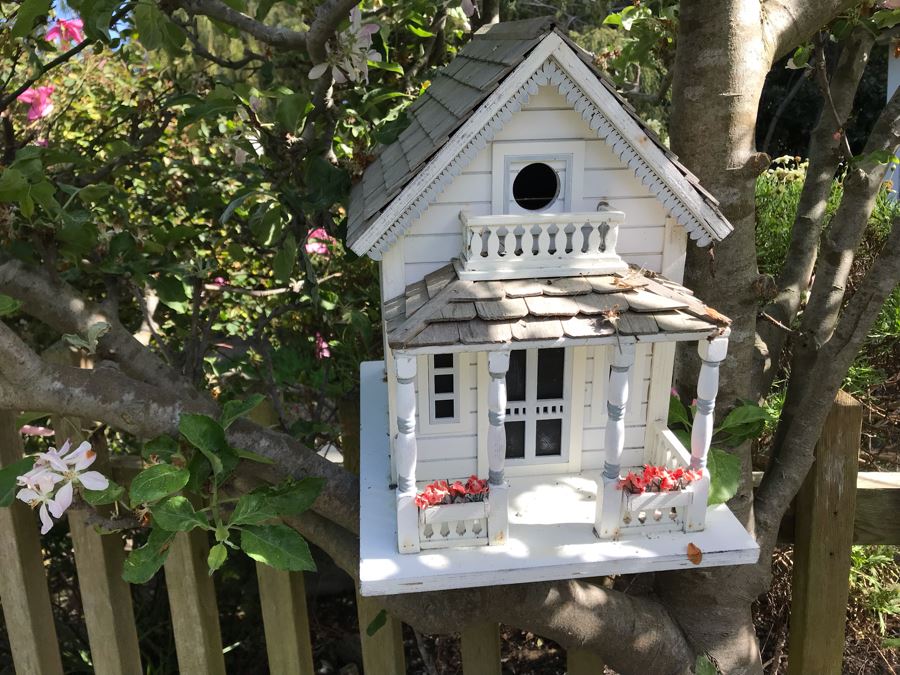 Vintage Wooden Victorian Style Birdhouse 14'H [Photo 3]