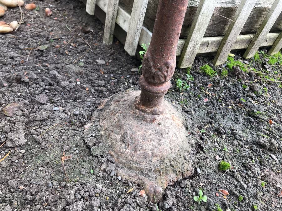 Vintage Rustic Metal Shabby Chic Bird Bath [Photo 8]