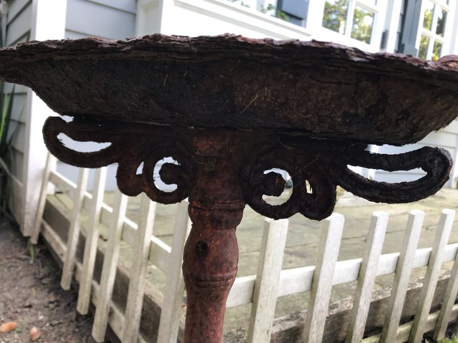 Vintage Rustic Metal Shabby Chic Bird Bath [Photo 5]