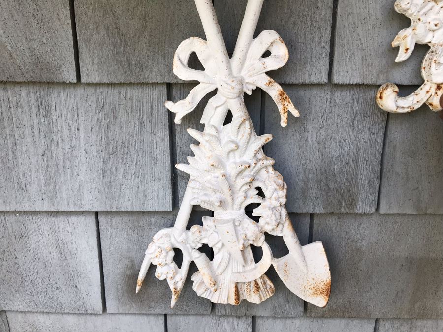 Set Of Painted White Metal Wall Decorations Plant Pot Holders - One With Potted Plant [Photo 2]