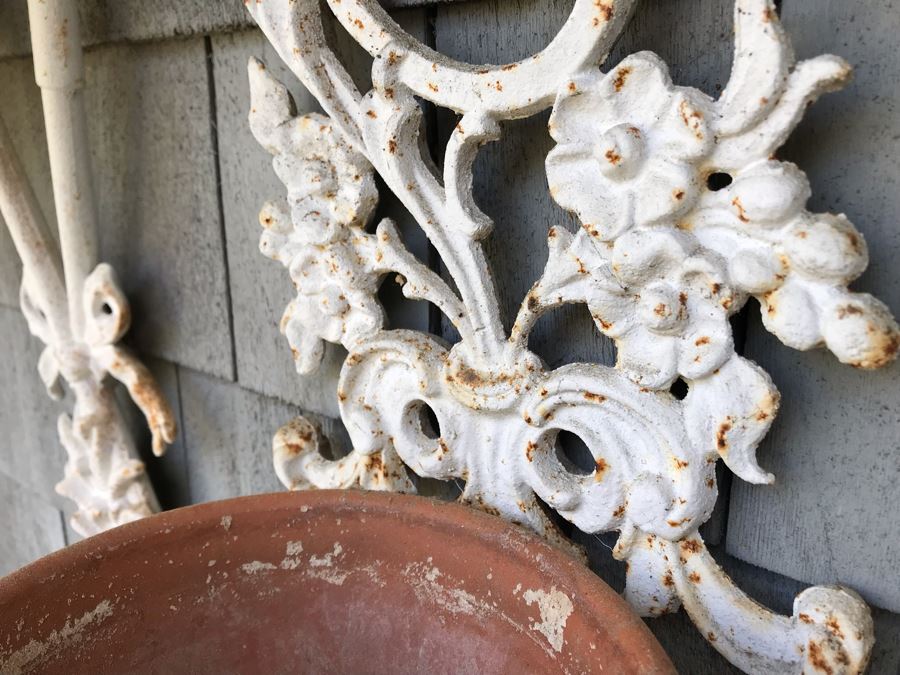 Set Of Painted White Metal Wall Decorations Plant Pot Holders - One With Potted Plant [Photo 4]