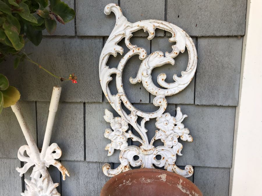 Set Of Painted White Metal Wall Decorations Plant Pot Holders - One With Potted Plant [Photo 9]