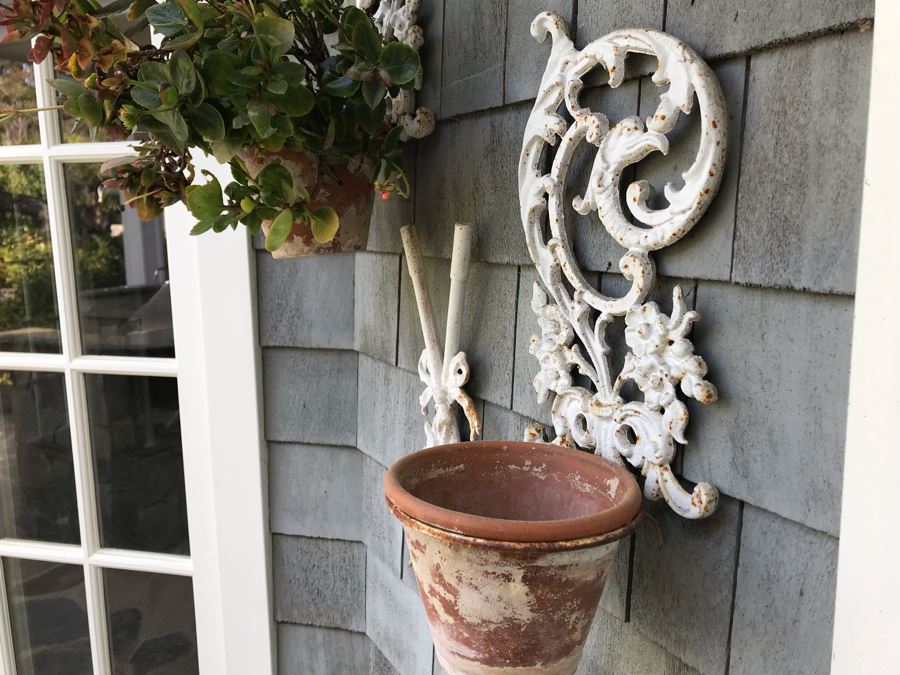 Set Of Painted White Metal Wall Decorations Plant Pot Holders - One With Potted Plant [Photo 3]