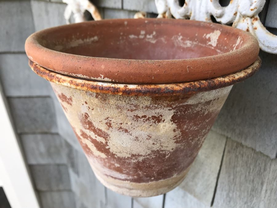 Set Of Painted White Metal Wall Decorations Plant Pot Holders - One With Potted Plant [Photo 5]