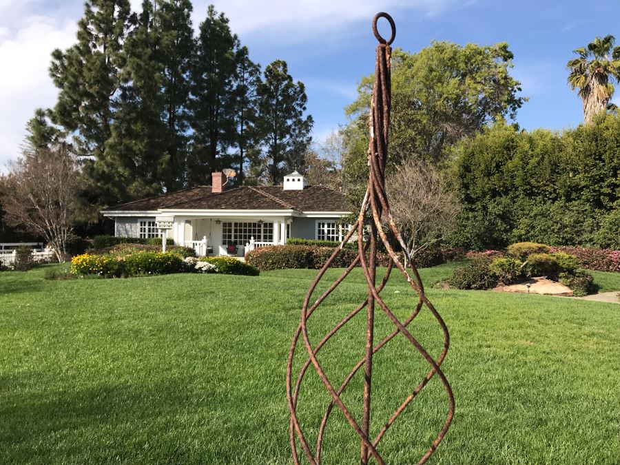 Vintage Twisted Metal Garden Ornament [Photo 4]
