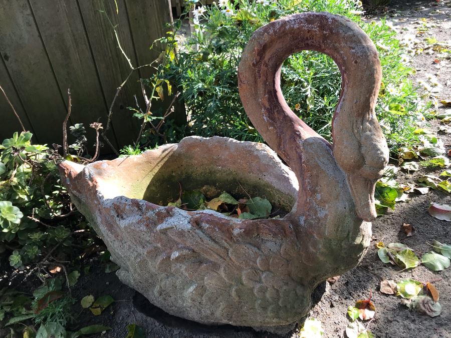 Large Garden Statuary Swan Sculpture Flower Pot 24'H X 29'L [Photo 2]