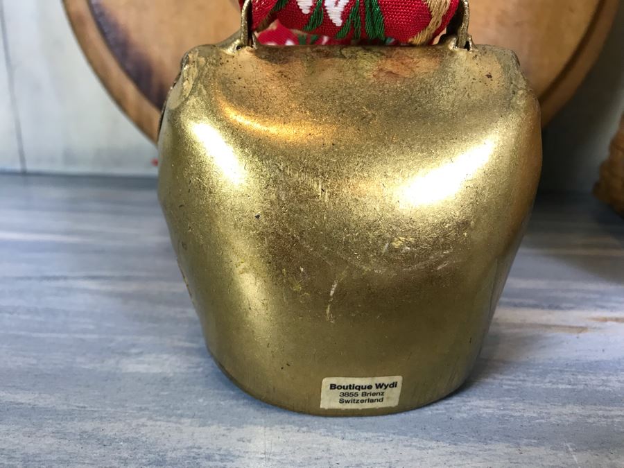 Antique Carved Wooden Bread Plate, Vintage Woven Basket And Hand Painted Brass Swiss Cow Bell [Photo 11]