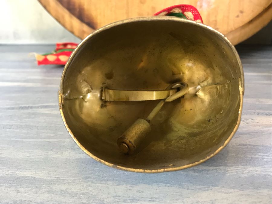 Antique Carved Wooden Bread Plate, Vintage Woven Basket And Hand Painted Brass Swiss Cow Bell [Photo 13]