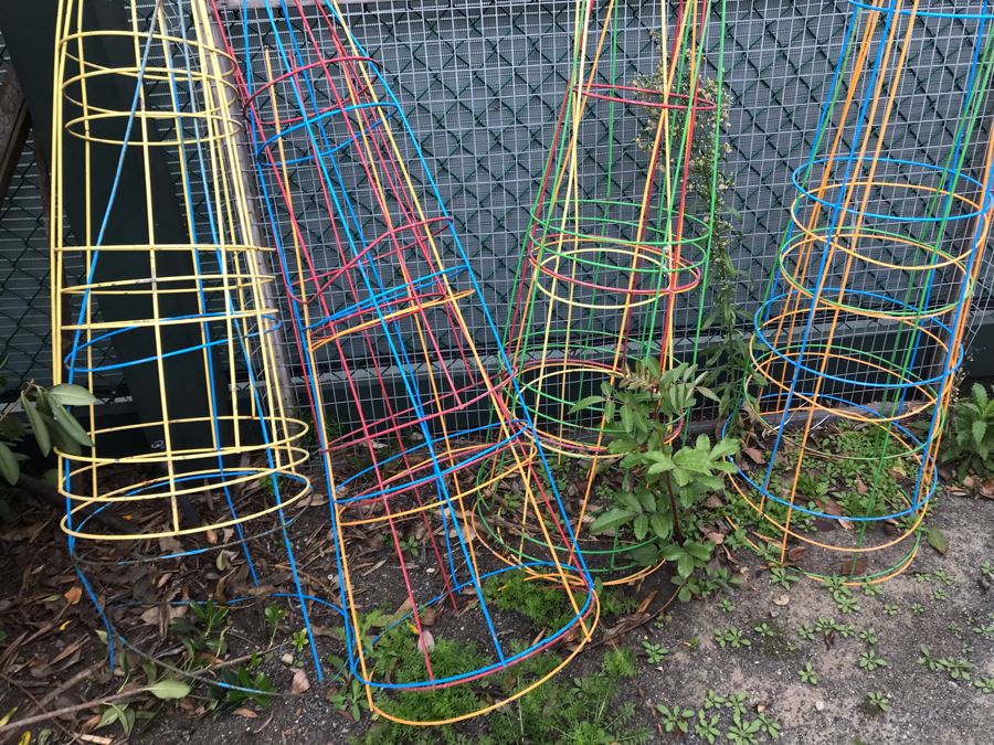 Collection Of Colored Tomato And Plant Support Cages Trellis [Photo 3]