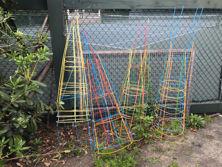 Collection Of Colored Tomato And Plant Support Cages Trellis [Photo 2]