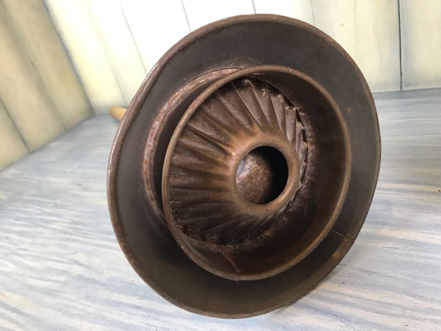 Antique Wooden Chicken Egg Carrying Case Box Cage With Handle 13'W X 15'H And Antique C.T. Childers Rapid Washer Laundry Clothes [Photo 19]