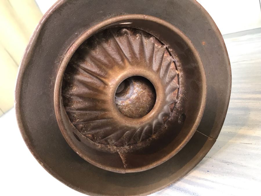 Antique Wooden Chicken Egg Carrying Case Box Cage With Handle 13'W X 15'H And Antique C.T. Childers Rapid Washer Laundry Clothes [Photo 20]