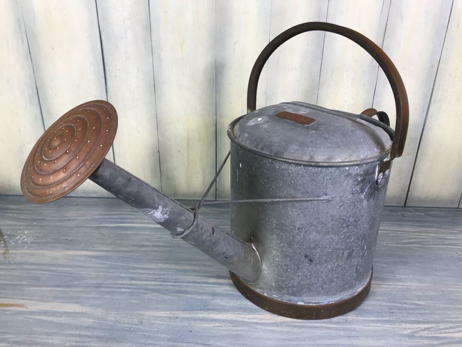 Vintage 1.5 Gallon Galvanized Metal Gardening Water Can [Photo 6]