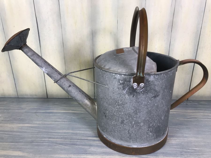 Vintage 1.5 Gallon Galvanized Metal Gardening Water Can [Photo 2]