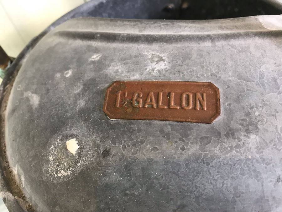 Vintage 1.5 Gallon Galvanized Metal Gardening Water Can [Photo 4]
