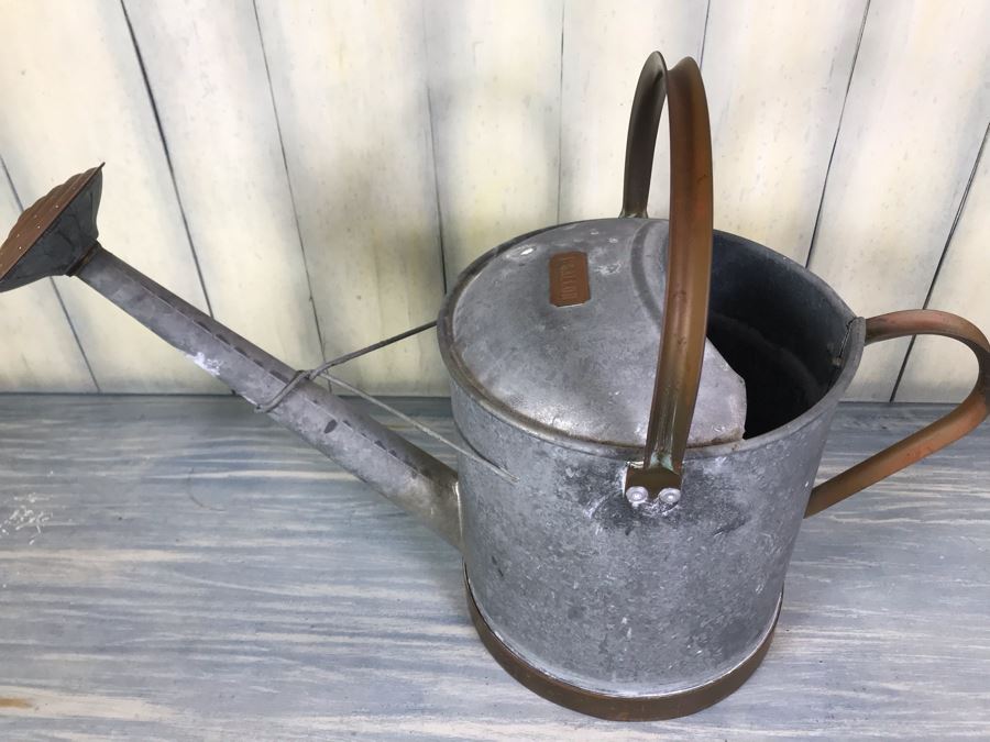 Vintage 1.5 Gallon Galvanized Metal Gardening Water Can [Photo 3]