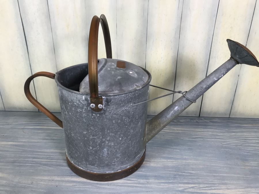 Vintage 1.5 Gallon Galvanized Metal Gardening Water Can [Photo 8]