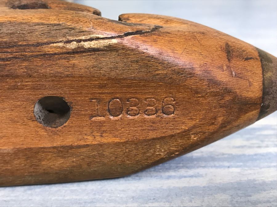 Vintage Metal Square Egg Basket And Vintage Wooden Shuttle Textile Weaving Loom By Draper 10336 [Photo 5]