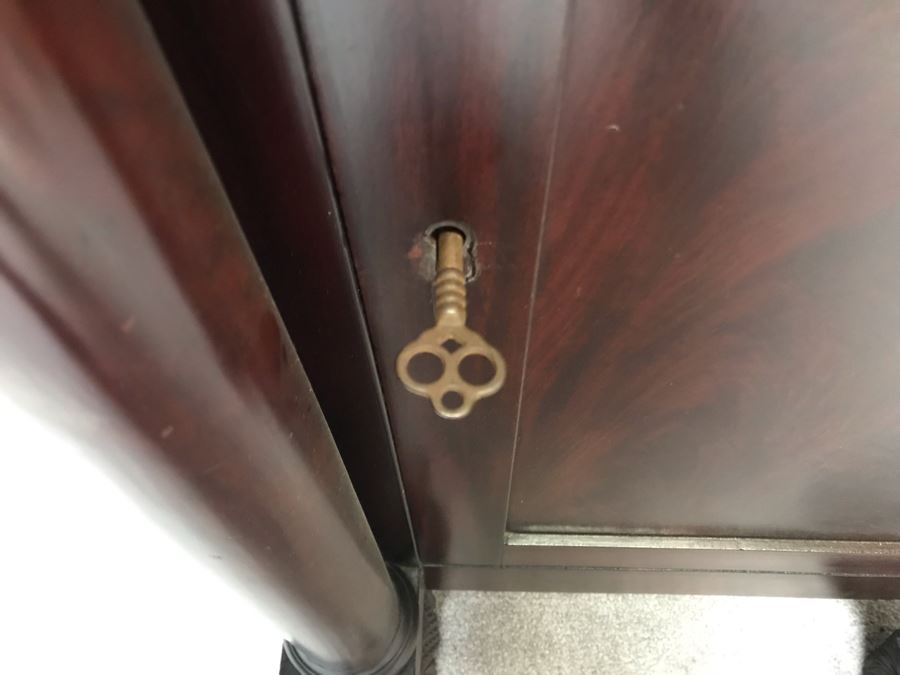 Stunning Mahogany Sideboard Buffet Table With Ornately Carved Claw Feet - Working Locks On Drawers And Cabinets - Have Skeleton Key [Photo 12]