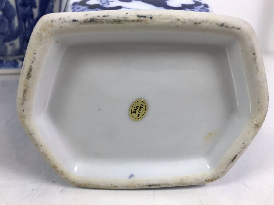 Pair Of Contemporary Chinese Blue And White Vases 14'H [Photo 22]